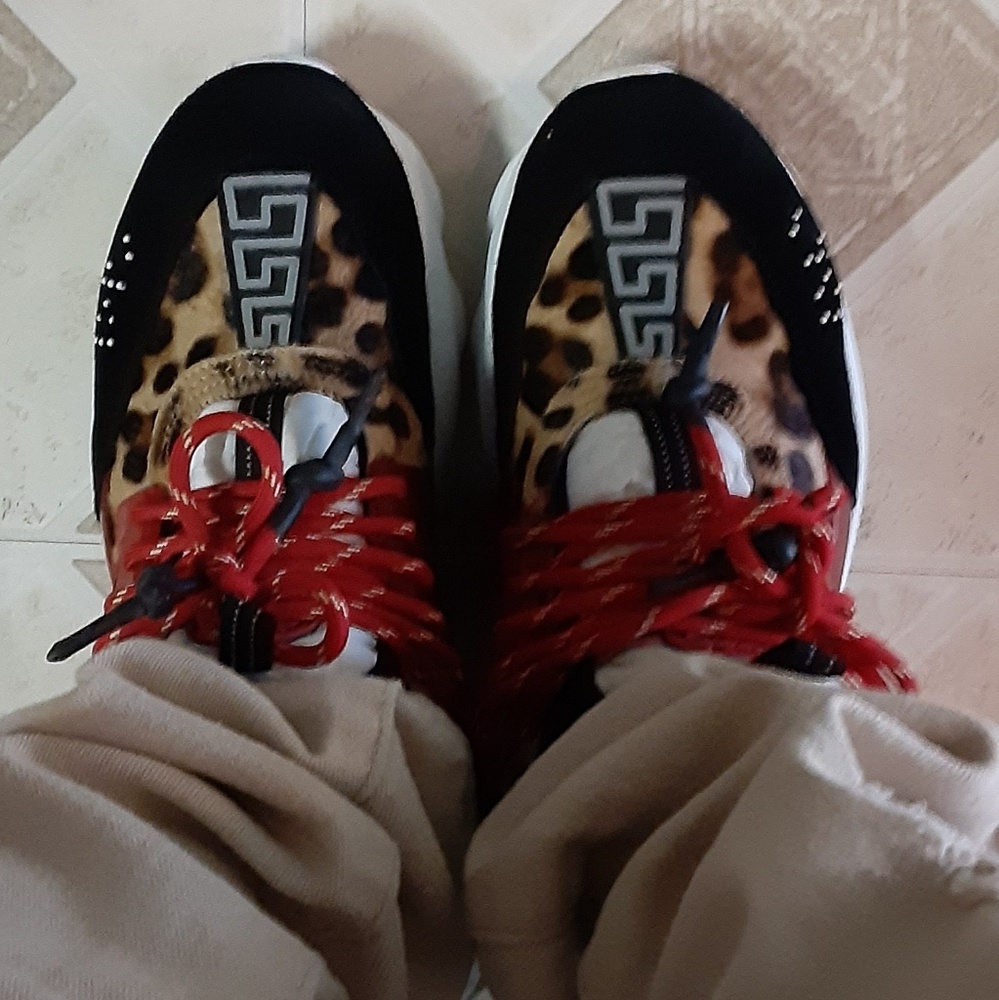 Meet your Posher, Yoya